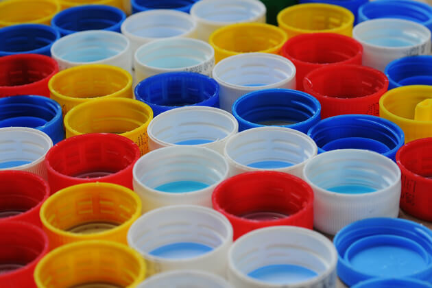 Microplastiche nell'acqua in bottiglia