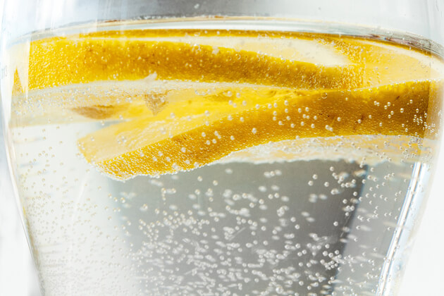 Bere acqua favorisce la digestione