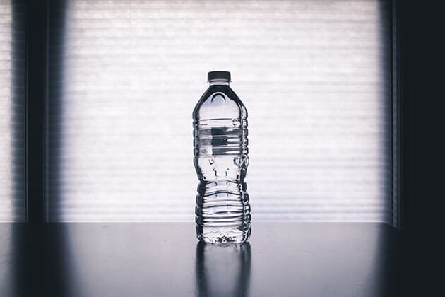 Acqua in bottiglia, ecco cosa sapere